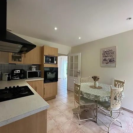 Maison De Chez Clara & Anna